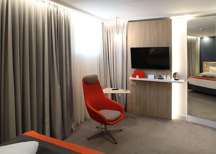 מלון Express - By Ihg 3*